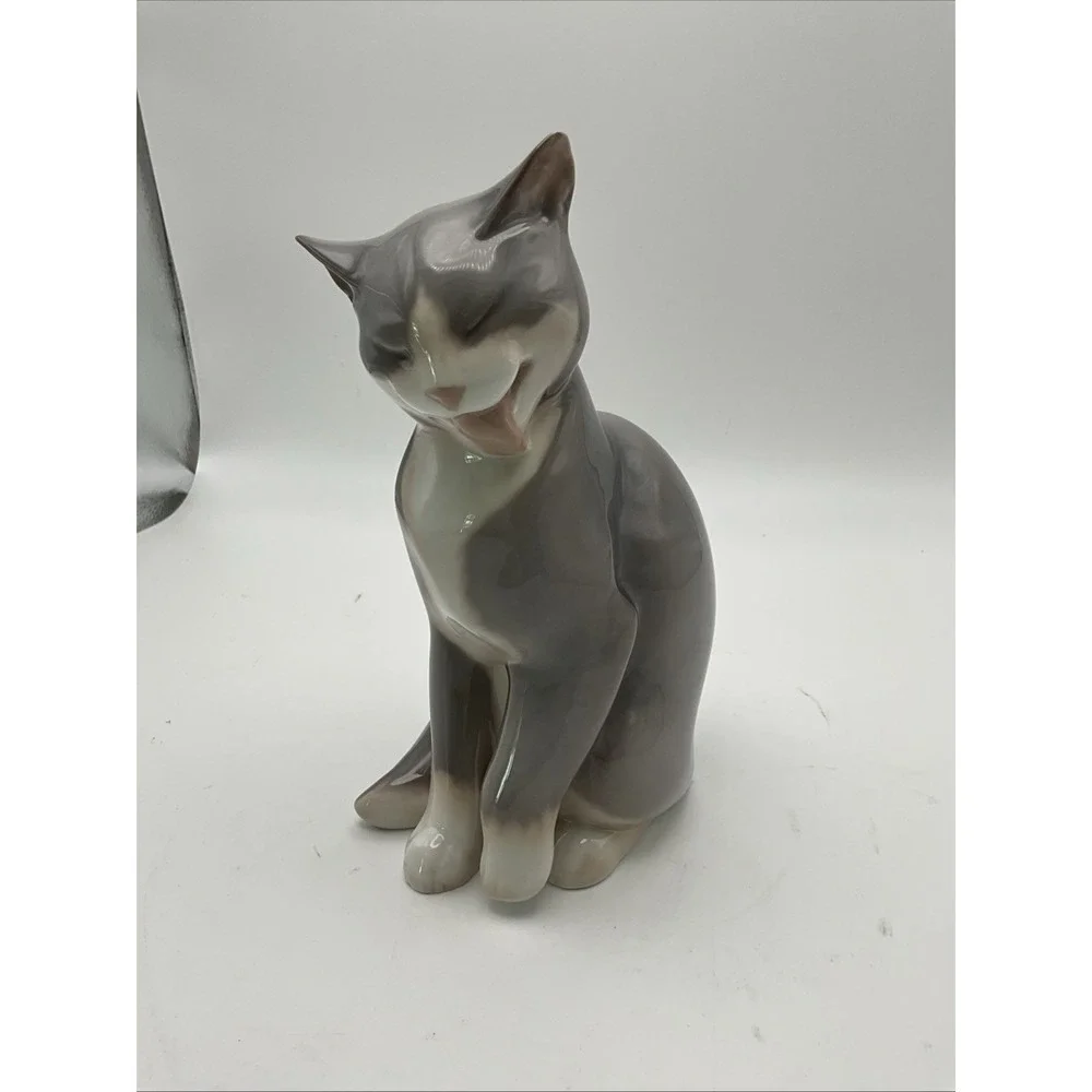 Royal Copenhagen B&G Porcelain Gray Cat Figurine #2256 Denmark Rubin Collection